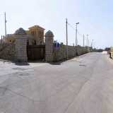 L�unico punto di accesso alla �baia� � rappresentato da via comunale San Giorgio. Per scovare il �pantano� bisogna costeggiare il �palazzo degli spiriti�, una villa degli anni 30 da poco ristrutturata...
